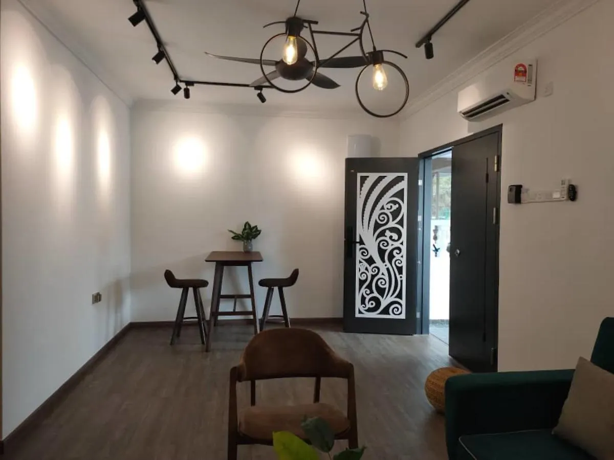 Oyo Home 90534 Nomadic Town House Malacca 2*,