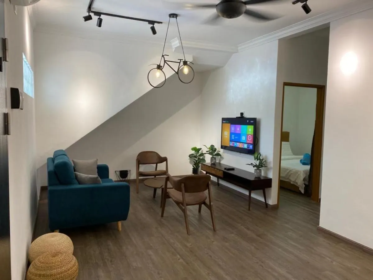 Oyo Home 90534 Nomadic Town House Malacca 2*,  马来西亚
