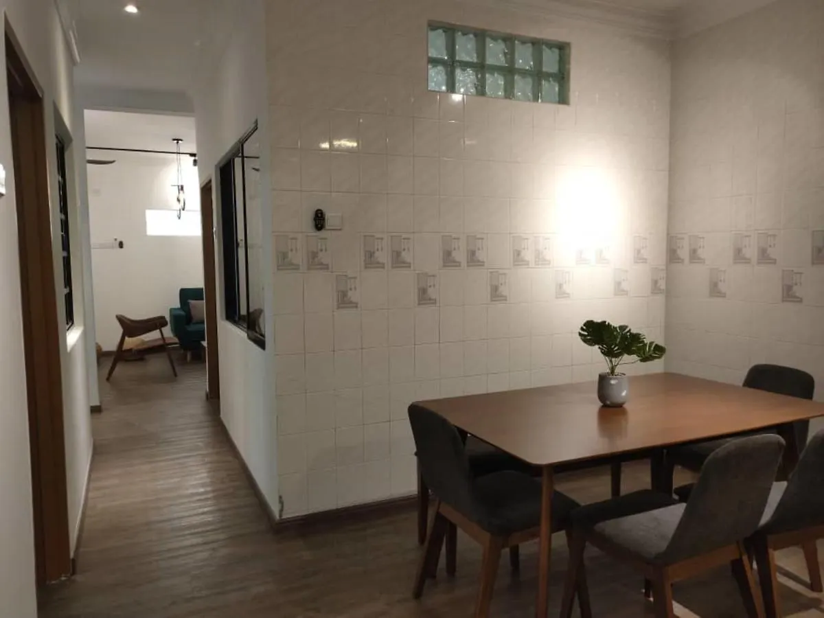 ** 酒店 Oyo Home 90534 Nomadic Town House Malacca 马来西亚