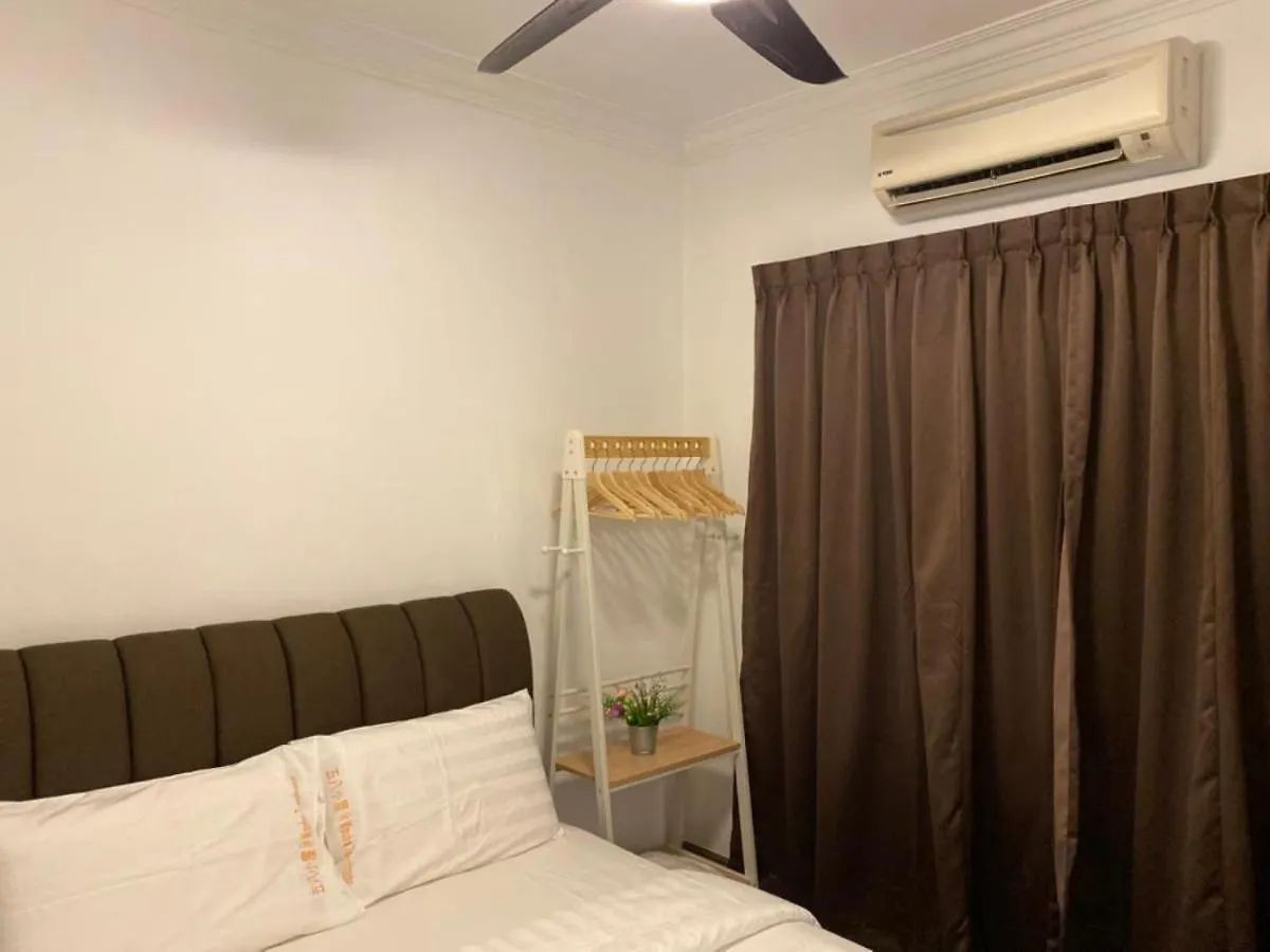 Oyo Home 90534 Nomadic Town House Malacca