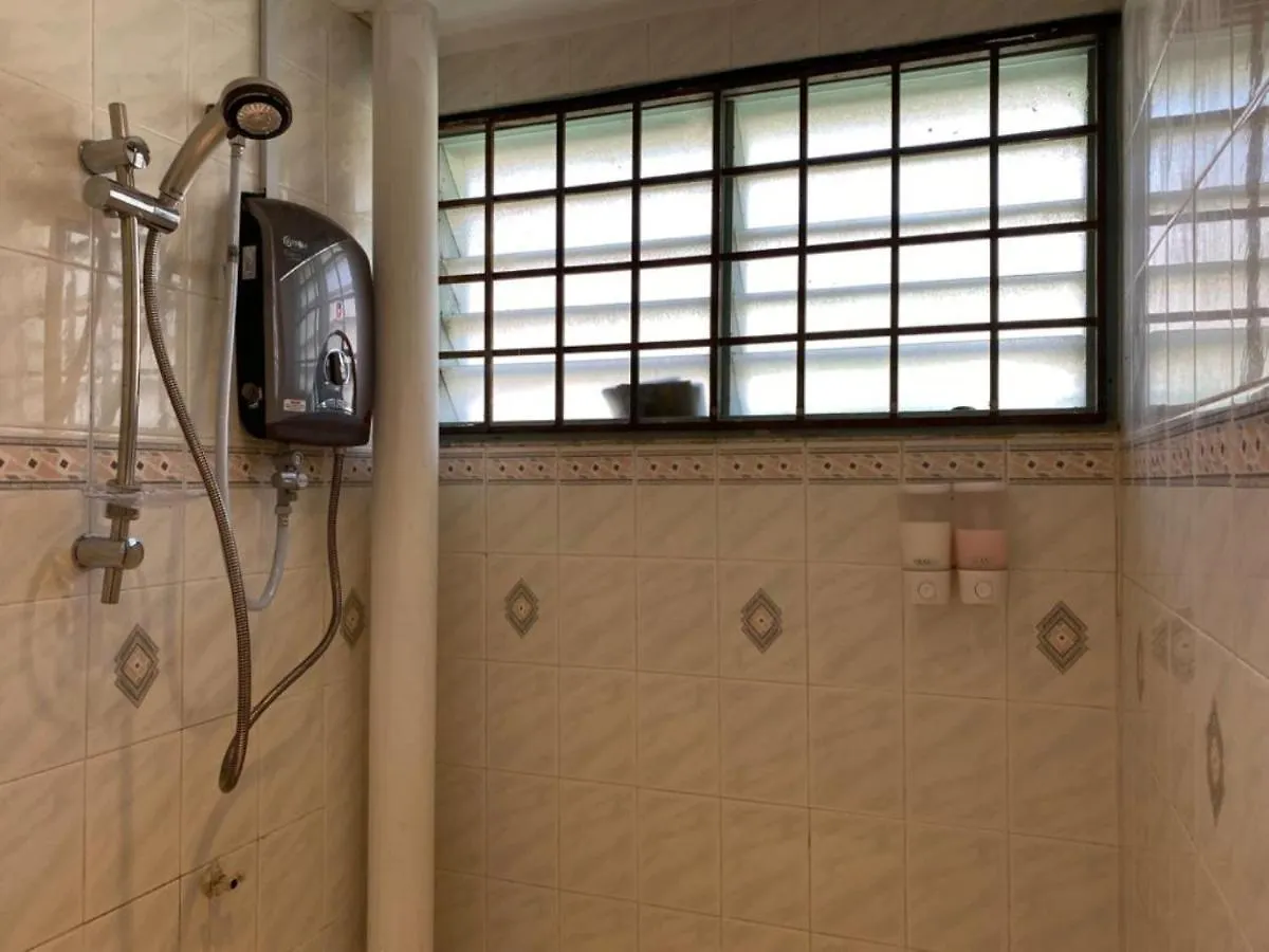 酒店 Oyo Home 90534 Nomadic Town House Malacca