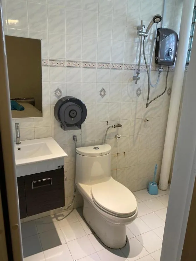 Oyo Home 90534 Nomadic Town House Malacca